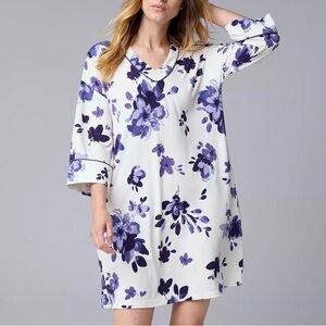 Simply Vera wang large Floral Print Dress with Blue Accents dress with pockets